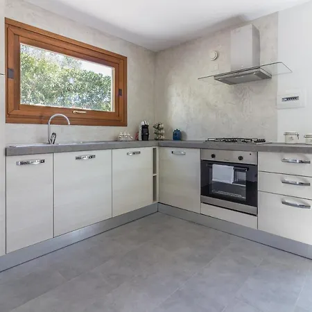 Villa 4 Bedrooms With Sea View Private Pool And Enclosed Garden At Cala Ginepro 5 Km Away From The *