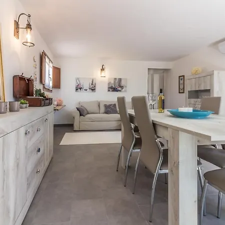 4 Bedrooms With Sea View Private Pool And Enclosed Garden At Cala Ginepro 5 Km Away From The *