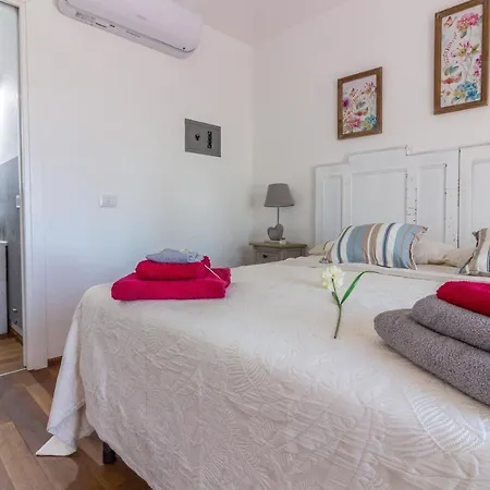 4 Bedrooms With Sea View Private Pool And Enclosed Garden At Cala Ginepro 5 Km Away From The *